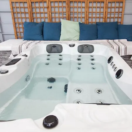 Apartment Gorgeous Penthouse With Private Jacuzzi And Amazing View!